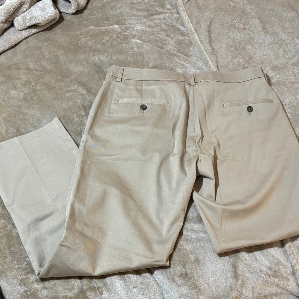 Haggar Men's Classic Khaki Chinos